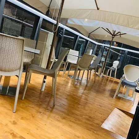 Manhattan & Konukevi