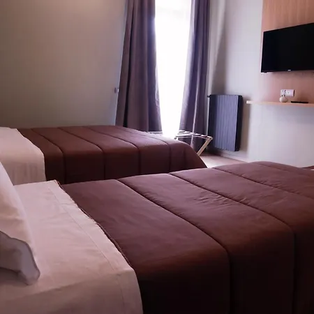 Casa de hóspedes Manhattan & 4*